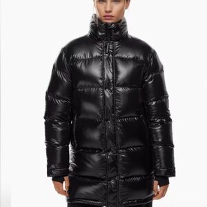 Aritzia SUPER PUFF Mid Hi Gloss Black